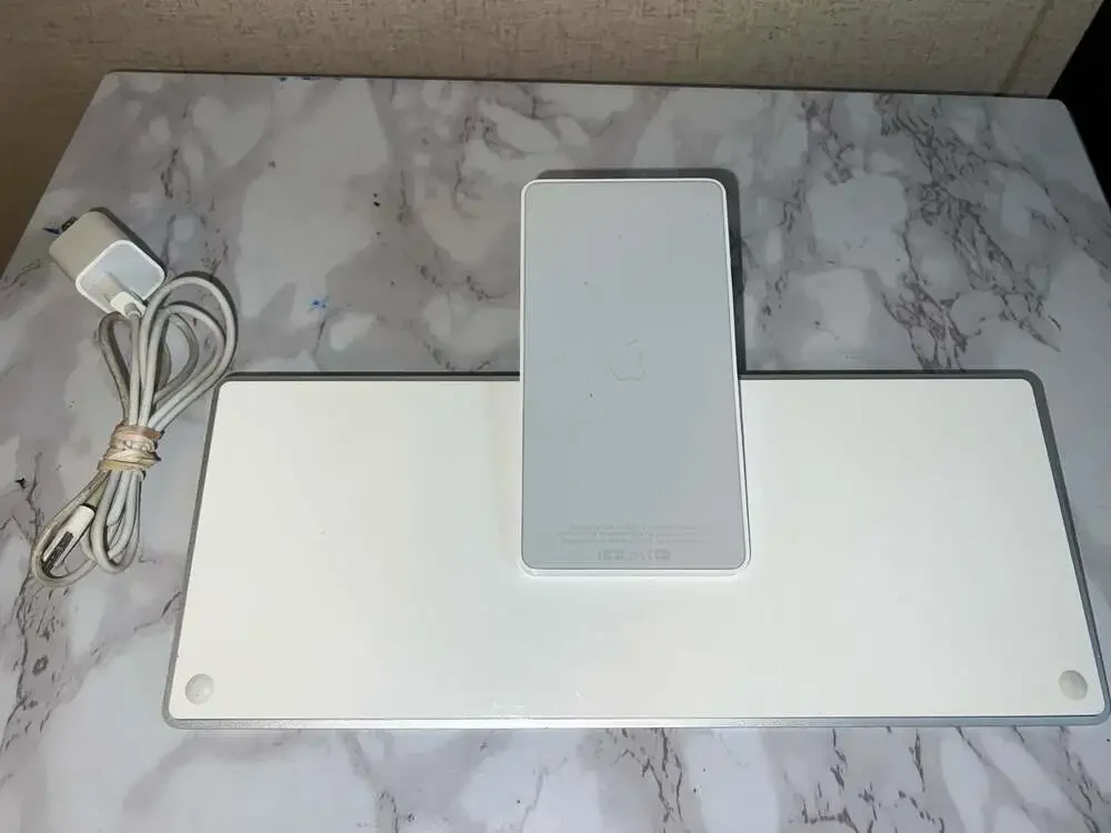 Apple iPad Keyboard Dock A1359